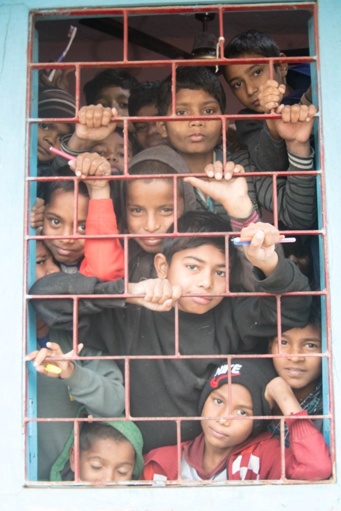 bodh gaya schoolkids at window2 (1 of 1)