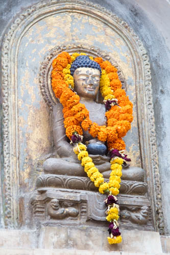 mahabodhitempleofferingsdetail2